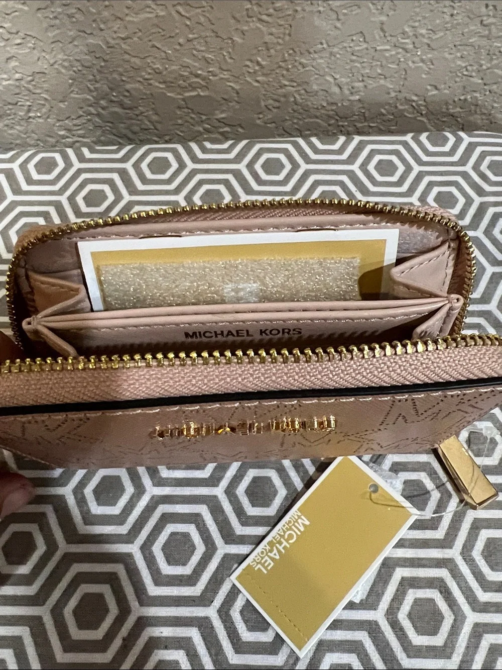 Michael Kors compact zip